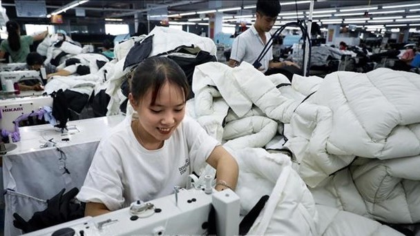 Bac Giang LGG Garment Corporation's worker make clothes for export to RoK. (Photo: VNA) 