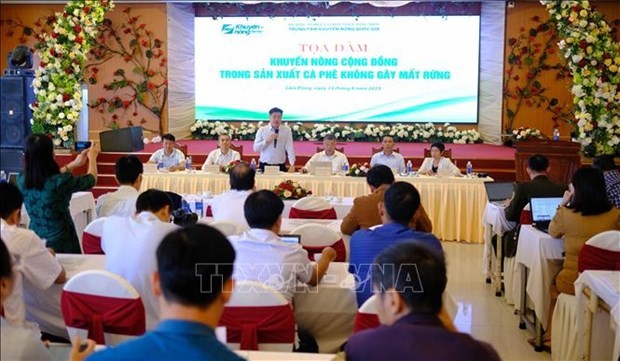 At a seminar held in Da Lat city, nearly 200 experts and coffee farmers look into the compliance with the EU Deforestation Regulation. (Photo: VNA)