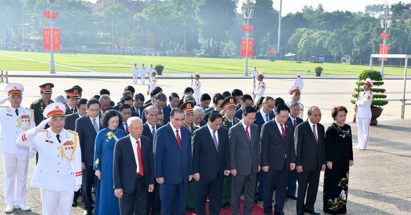 Leaders pay tribute to President Ho Chi Minh on National Day