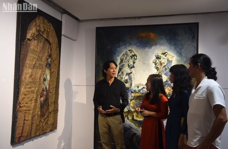 Young Fine Arts Exhibition - Da Nang 2023 officially opens at the Da Nang Fine Arts Museum on August 31. (Photo: ANH DAO)