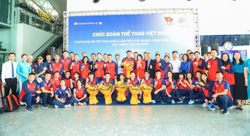 Vietnamese sports delegation departs for ASIAD 19