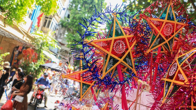 [In Pictures] Mid-autumn Festival's traditional toys "cover" Hang Ma Street