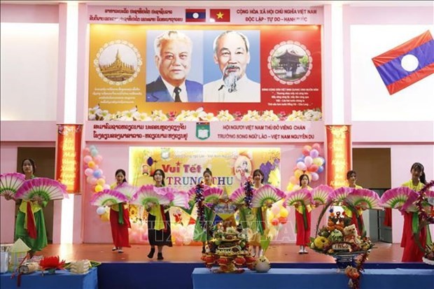 An art performance at the Mid-Autumn Festival in Laos (Photo: VNA)