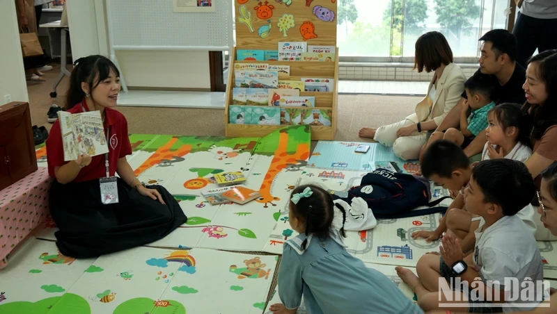 The event attracts many children. (Photo: TRUNG HUNG)