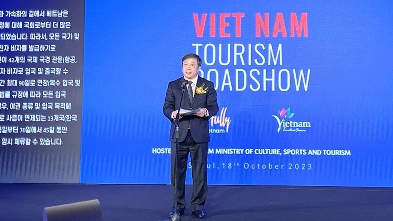 Deputy Minister of Culture, Sports and Tourism Doan Van Viet spoke at the programme. (Photo: the VNAT)