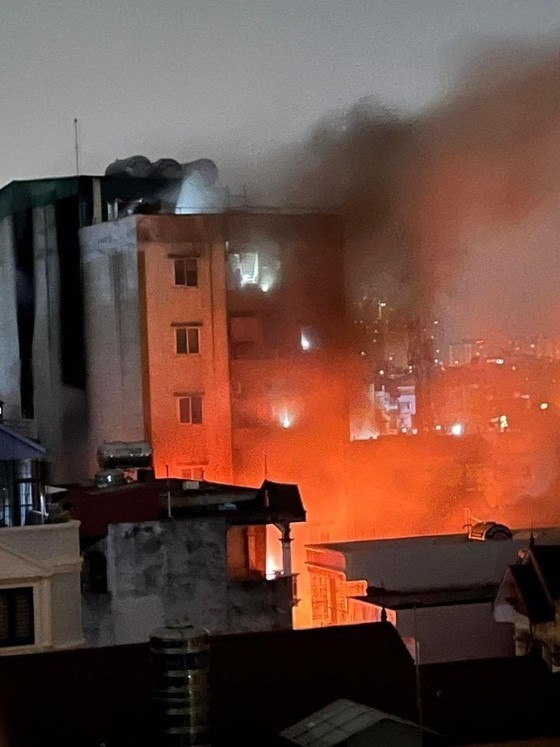 A fire at a mini apartment building in Hanoi (Photo: VGP)