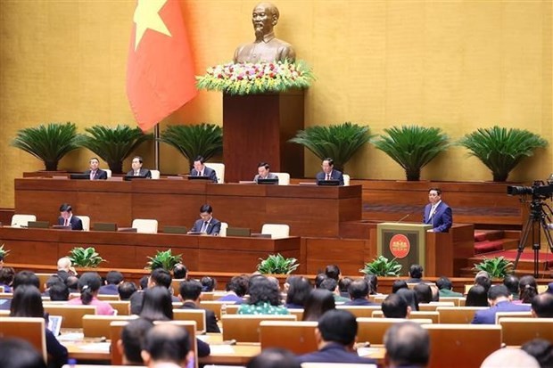 PM Pham Minh Chinh reports on the implementation results of the socio-economic development plan for 2023 and the draft plan for 2024 on October 23. (Photo: VNA)