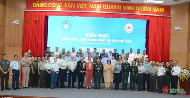 Participants pose for a group photo. This is the second time Vietnam and Canada have co-hosted the United Nations Logistics Officer Course at the Vietnam Peacekeeping Department. (Source: qdnd.vn)