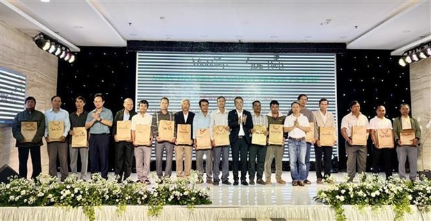 Outstanding coffee growers are honoured at the event (Photo: VNA)