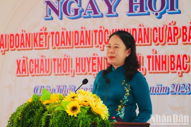 Vice President Vo Thi Anh Xuan praised the outstanding achievements of the Party Committee and people of Ba Chang A Hamlet.