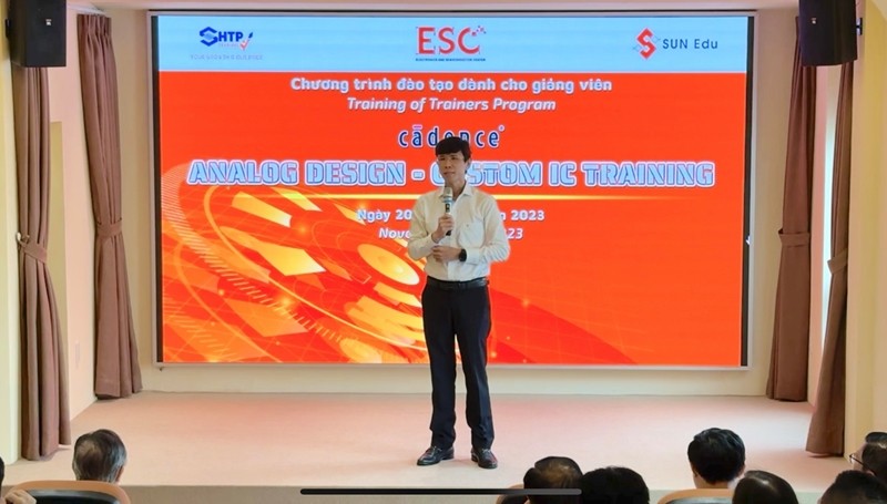 Associate Professor Dr. Nguyen Anh Thi - Head of Ho Chi Minh City Hi-Tech Park Management Board, spoke at the Course Opening Ceremony.
