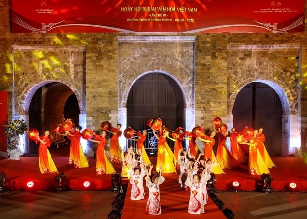 A dancing performance at the opening ceremony of the fourth Vietnam Cultural Heritage Festival on November 22 (Photo: VNA)