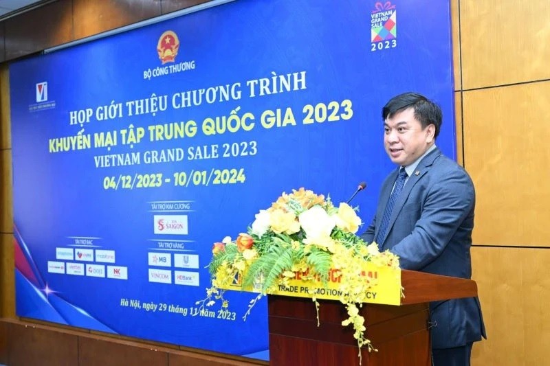 Deputy Director of the Vietnam Trade Promotion Agency Le Hoang Tai, speaks at the meeting.