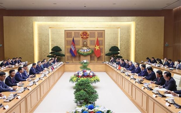 At the talks between Prime Minister Pham Minh Chinh and his Cambodian counterpart Samdech Moha Borvor Thipadei Hun Manet. (Photo: VNA)