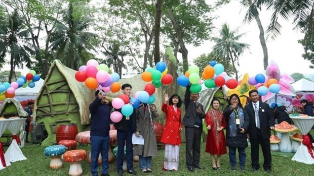 At the Hanoi Flower Land 2023 festival (nhandan.vn)