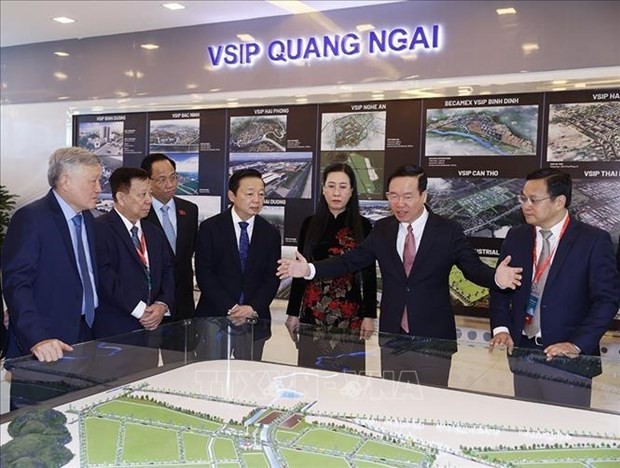 President Vo Van Thuong (second, right) and delegates visit an exhibition held at the ceremony (Photo: VNA)