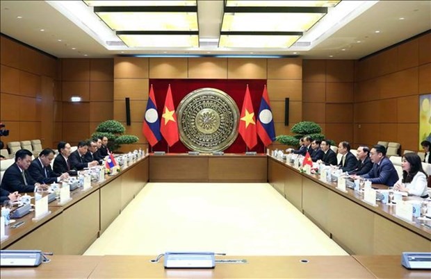 National Assembly Vice Chairman Nguyen Khac Dinh on January 4 holds talks with his Lao counterpart Chaleun Yiapaoher. (Photo: VNA)