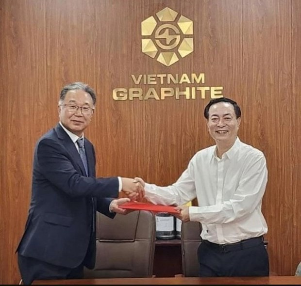 CEO DA Technology Lee Sang-hwa (left) and Chairman of VGG Nguyen Duc Luong. (Source: DA Technology)