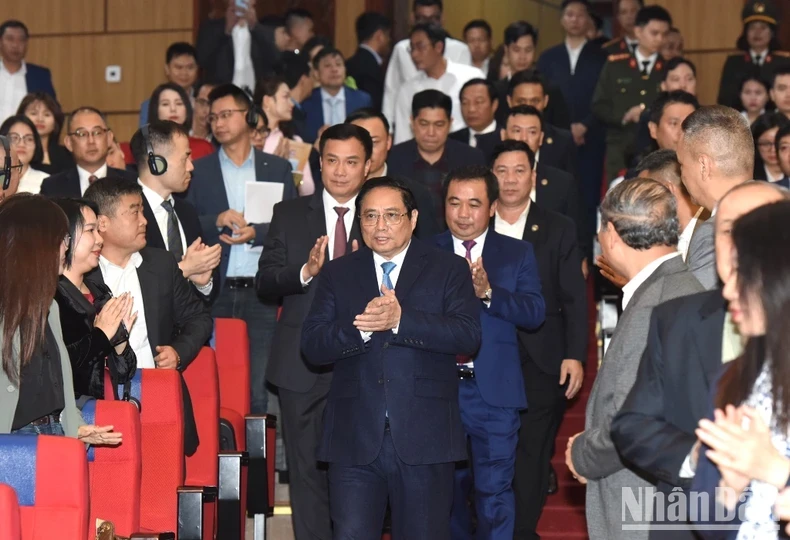 Prime Minister Pham Minh Chinh attends the conference announcing Hai Duong Province's master plan.
