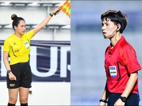 Main referee Le Thi Ly (R) and assistant referee Ha Thi Phuong (Photo: VFF) 