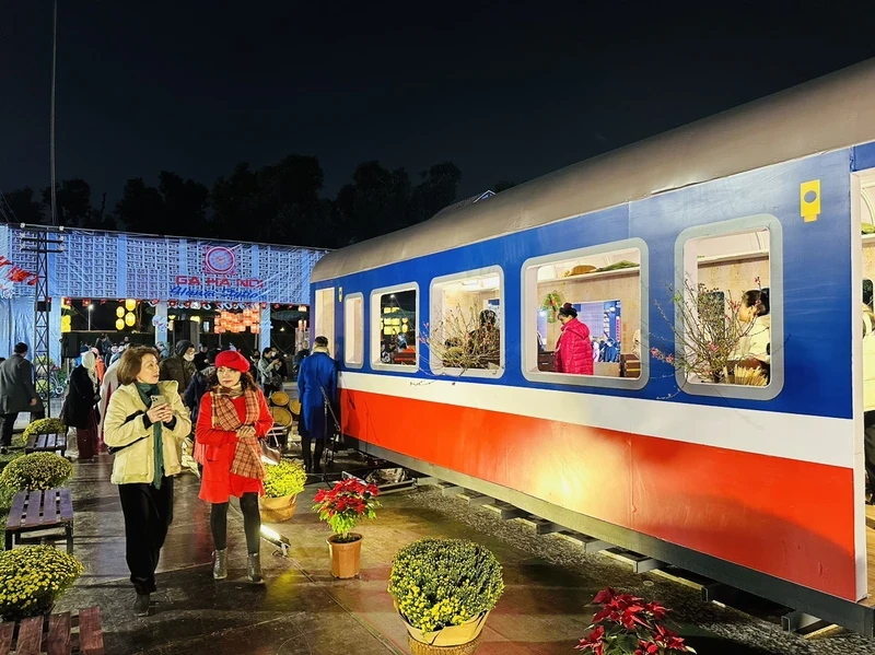 Thang Long Imperial Citadel recreates traditional Tet activities