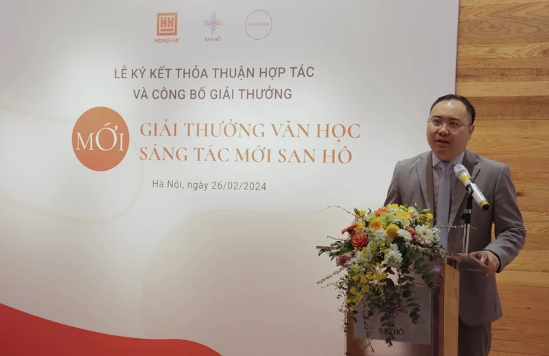 Pham Trung Kien, General Director of Hong Ha Stationery Joint Stock Company, speaks at the event.