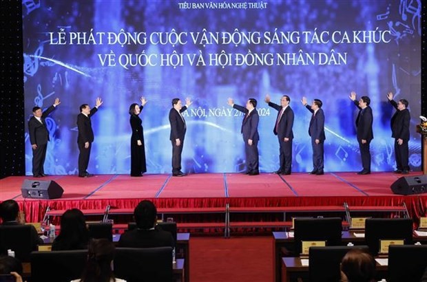 NA Chairman Vuong Dinh Hue and delegates launch the campaign. (Photo: VNA)