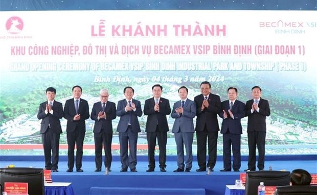 NA Chairman Vuong Dinh Hue (centre), Deputy PM Tran Hong Ha (fourth from right), and other delegates at the opening ceremony in Binh Dinh province on March 4 (Photo: VNA)