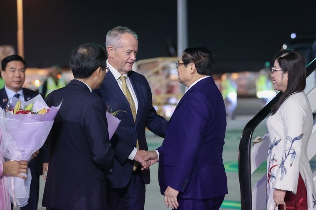 At the welcome ceremony for PM Pham Minh Chinh and his spouse. (Photo: VNA)