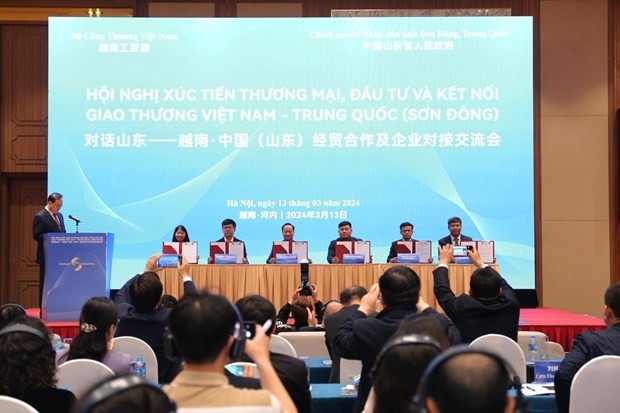 Vietnamese and Shandong businesses sign cooperation agreements at the conference in Hanoi on March 13. (Photo: VNA)