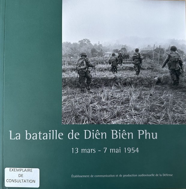 The photo book is released on the occasion of the 70th anniversary of the Dien Bien Phu campaign. (Photo: VNA)