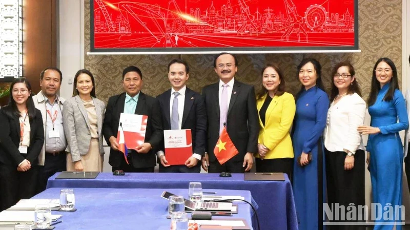 Long An International Port (Vietnam) and OPASCOR (Philippines) signed a Letter of Intent to cooperate in seaport development.
