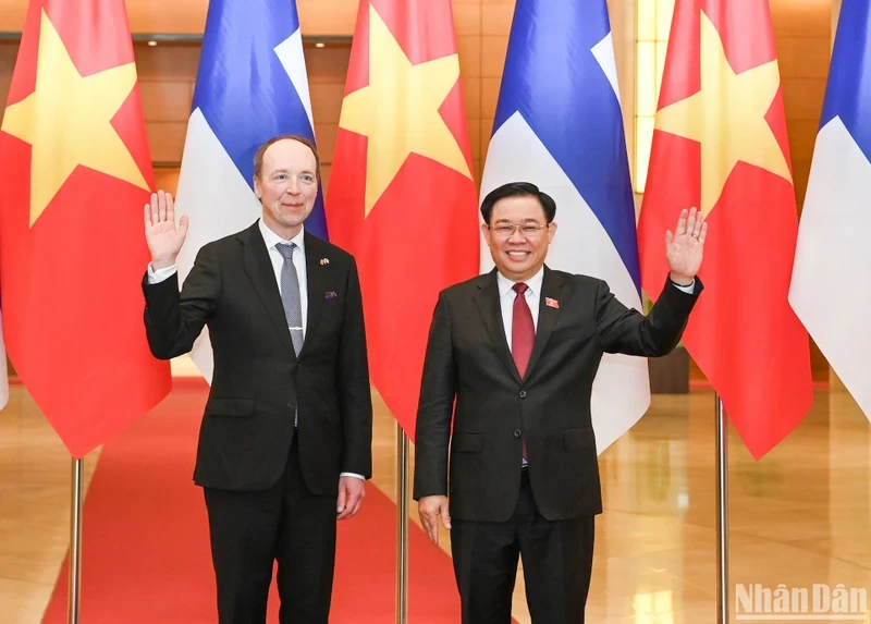 National Assembly Chairman Vuong Dinh Hue and Speaker of the Parliament of Finland, Jussi Halla-aho. 