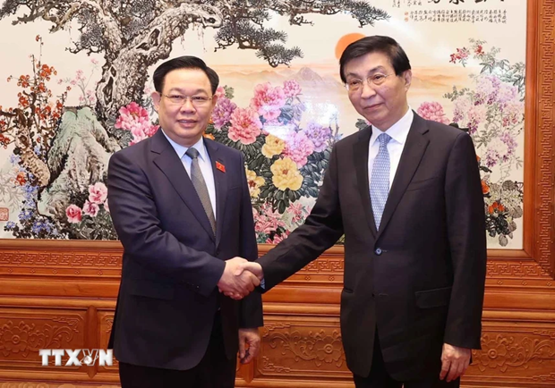 National Assembly (NA) Chairman Vuong Dinh Hue (left) and Wang Huning, member of the Standing Committee of the Political Bureau of the Communist Party of China (CPC) Central Committee and Chairman of the Chinese People's Political Consultative Conference (CPPCC) National Committee. (Photo: VNA)