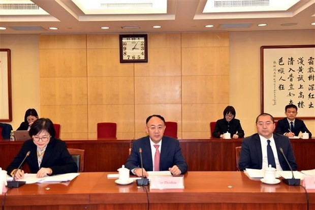 Chairman of the Deputies Affairs Commission of the Standing Committee of the National People’s Congress of China (NPC) Guo Zhenhua (centre) at the working session with Head of the Vietnamese National Assembly (NA) Standing Committee's Board for Deputy Affairs Nguyen Thi Thanh. (Photo: VNA)