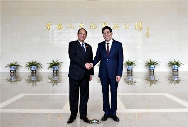 Vice Chairman of the Vietnamese National Assembly Tran Quang Phuong (left) and Chairman of the Ethnic Affairs Committee of the NPC Bai Chunli. (Photo: VNA)