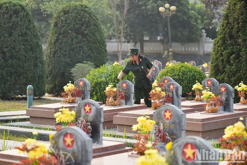 A1 Martyrs Cemetery is not to be missed by any tourist when arriving in Dien Bien. The cemetery serves as a historical witness, reminding young generations to always follow the example and remember the merits of the heroes and martyrs who sacrificed heroically to create the victory of Dien Bien Phu.