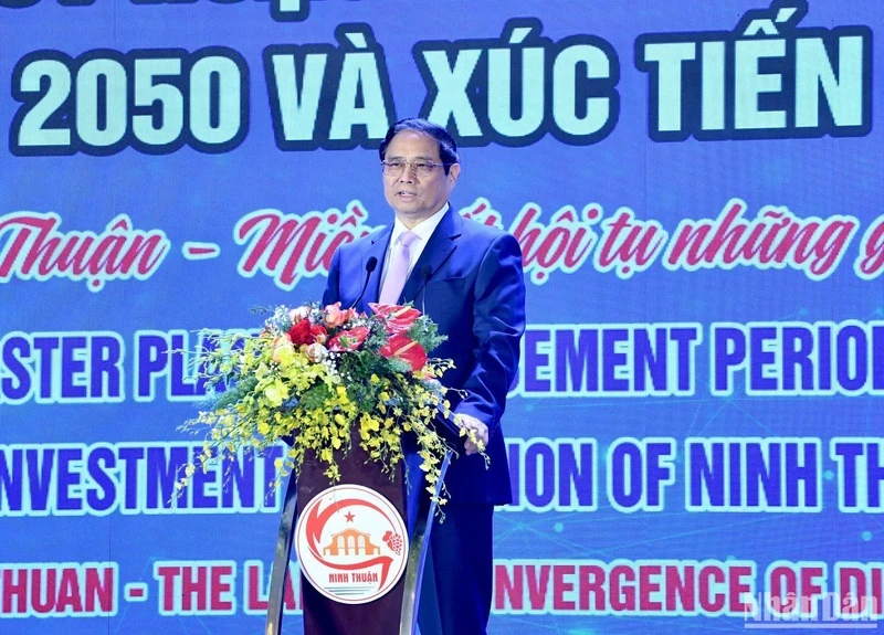 PM Pham Minh Chinh adresses at the conference on April 28.