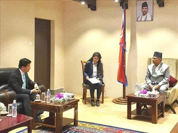 Vietnamese Ambassador to India, Nepal and Bhutan Nguyen Thanh Hai (left) and Nepal'sVice President Ram Sahay Prasad Yadav (right) (Photo courtesy of Vietnamese Embassy in India)