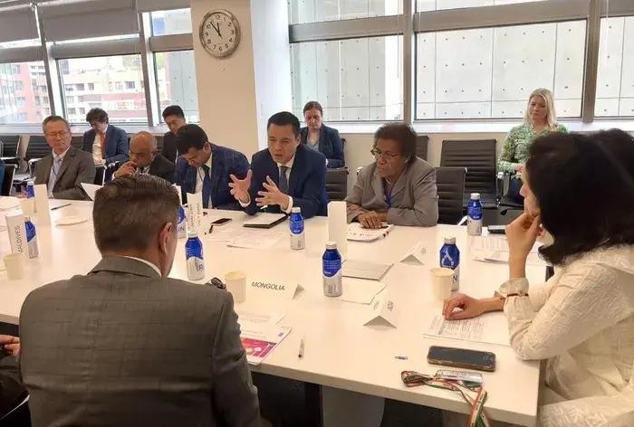 Participants at the high-level dialogue on leveraging informal employment for inclusive development in Asia and the Pacific held by UNDP on May 14. (Photo: VNA)