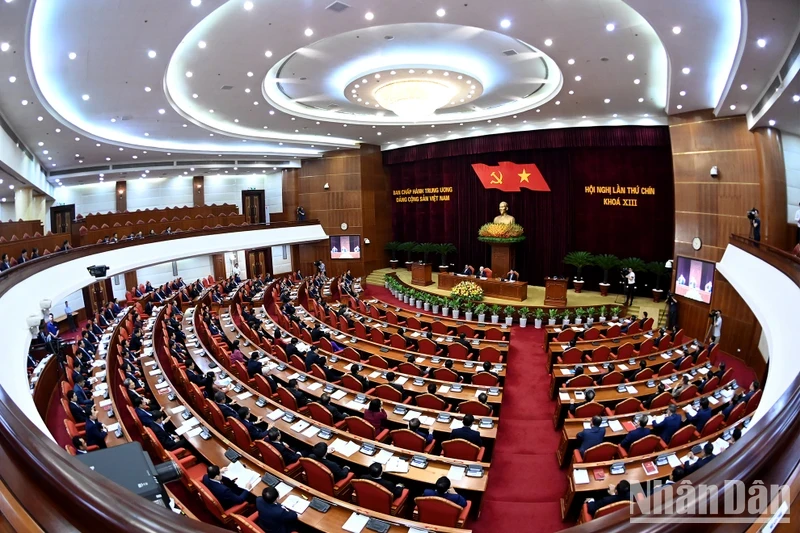 An overview of the closing ceremony of the ninth session of 13th Party Central Committee.