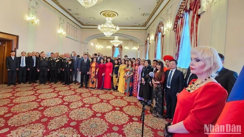 A large number of community members and Russians attended the ceremony.