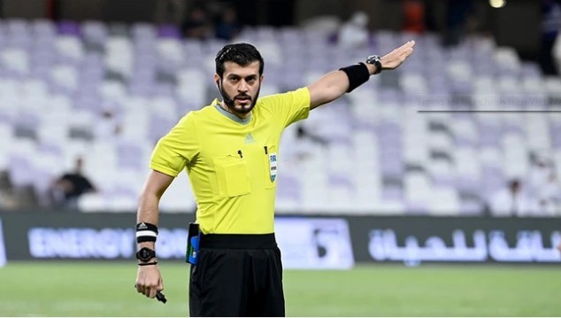 UAE referee Omar Al Ali (Photo: thethaovanhoa.vn)