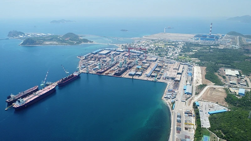 Overview of Hyundai-Vietnam Shipbuilding, its annual exports account for over 40% of Khanh Hoa Province's export turnover.