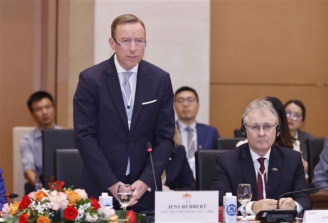 EU-ABC Chairman Jens Rübbert speaks at the meeting (Photo: VNA)