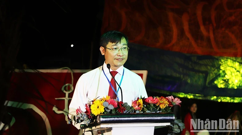 Chairman of Nga Bay City People's Committee, Le Hoang Xuyen, gave the opening speech