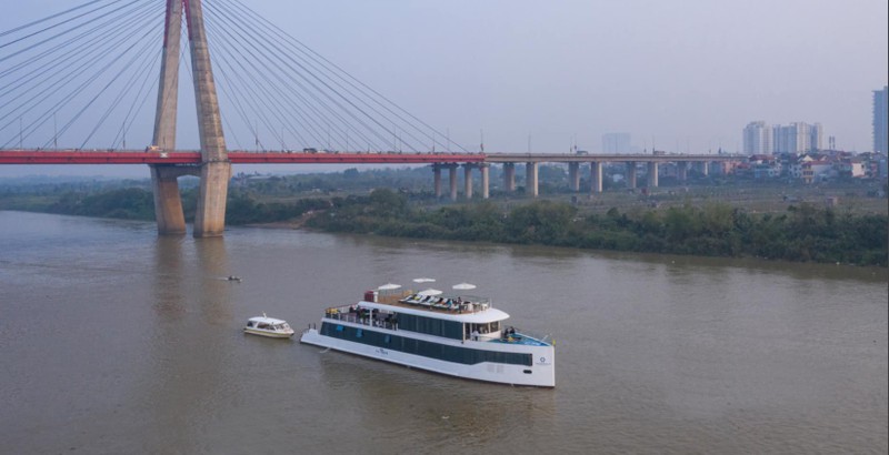 Hanoi will promote the Red River tourist route. (Photo: Song Hong Tourist)