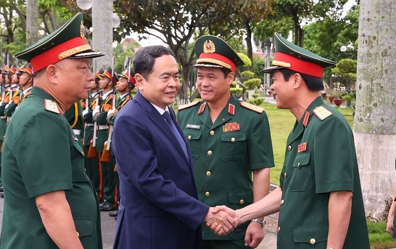 NA Tran Thanh Man and leaders of the Command of Military Region 3 (Photo: VNA)