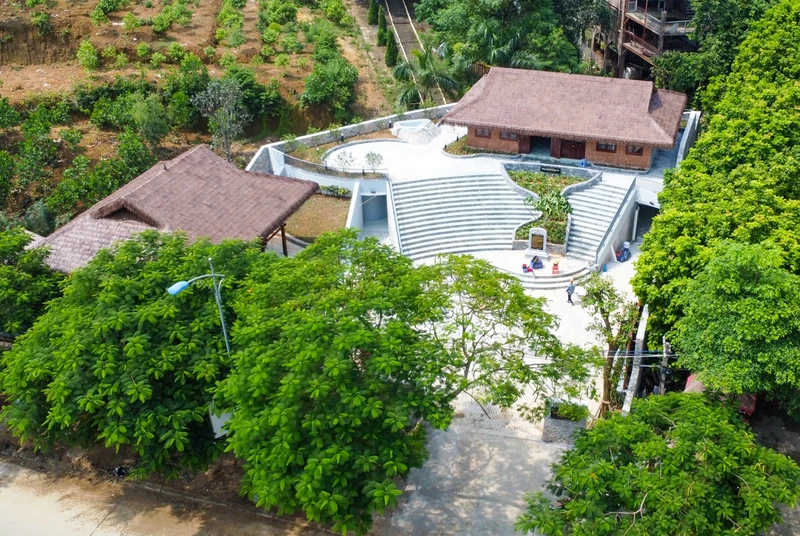 The National Historical Site of Huynh Thuc Khang Journalism School was restored and embellished on an area of 859m2, including many items modelled after recorded documents and some remaining documentary images.