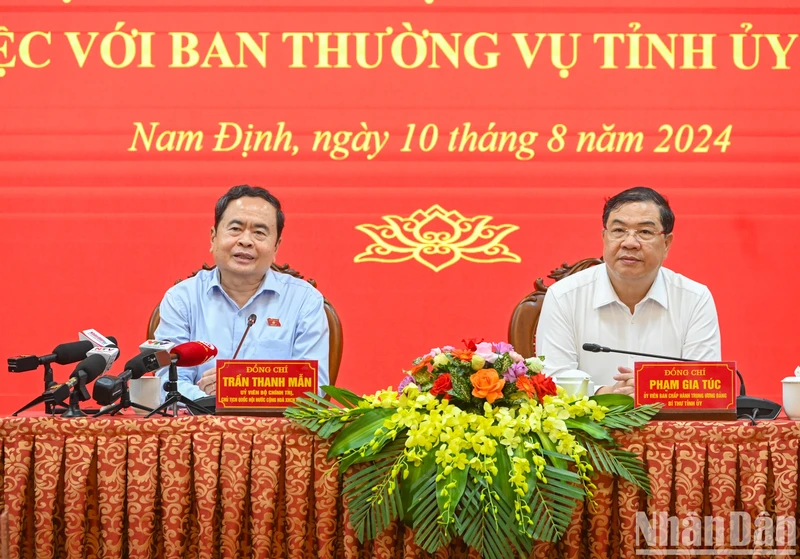 National Assembly Chairman Tran Thanh Man, chairs the working session with the Standing Committee of Nam Dinh Provincial Party Committee.